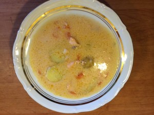Talerz zupy łososiowej