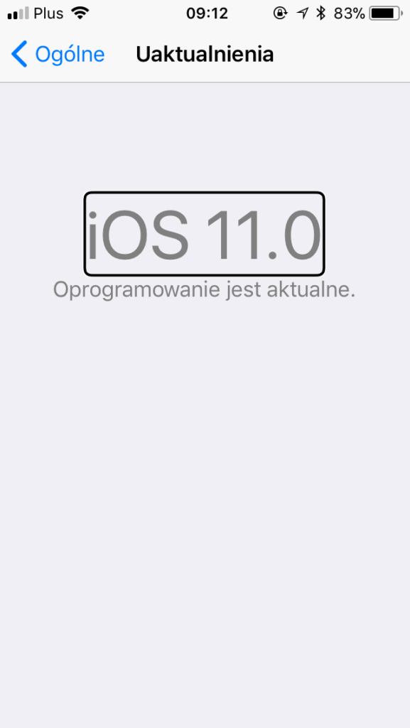 Zrzut ekranu z iPhone - Widok opcji Uaktualnienia z informacją: iOS 11 – Oprogramowanie jest aktualne