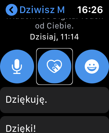 Zrzut ekranu z Apple Watch - Widok okna wiadomości iMessage z fokusem VoiceOver ustawionym na przycisku Digital Touch 