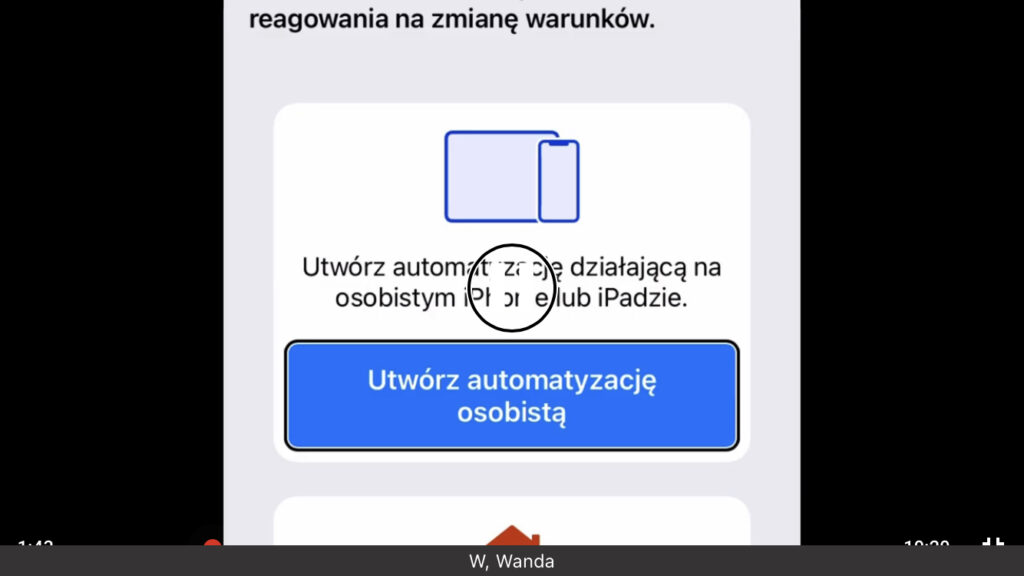 Kadr z nagrania - Otwarta aplikacja Skróty w systemie iOS, fokus VoiceOver ustawiony na przycisku Utwórz Automatyzację Osobistą.